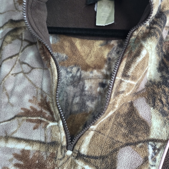 Realtree Women's Brown Camouflage Pullover - Picture 6 of 6